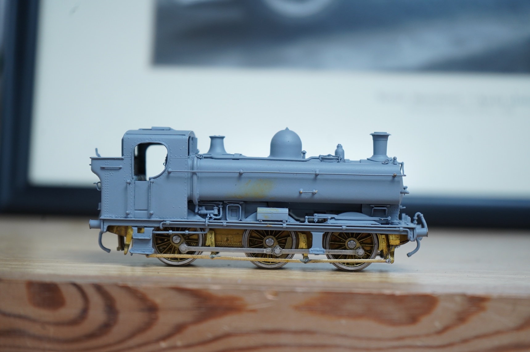 Four scratch/kit built EM gauge brass and white metal Southern Railway Class Q1 0-6-0 locomotives, all in various states of construction